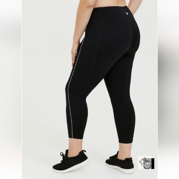 Black & Pink Lattice Front Crop Wicking Active Legging with Pockets - Picture 5 of 7